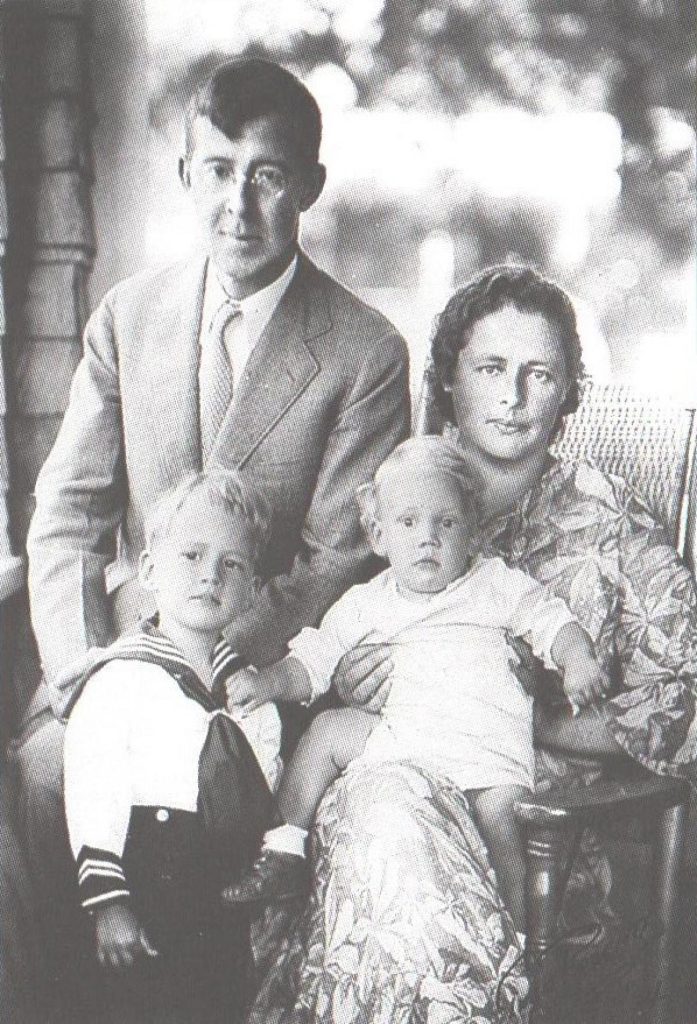 Питирим Сорокин с женой и двумя сыновьями, 1934 год.